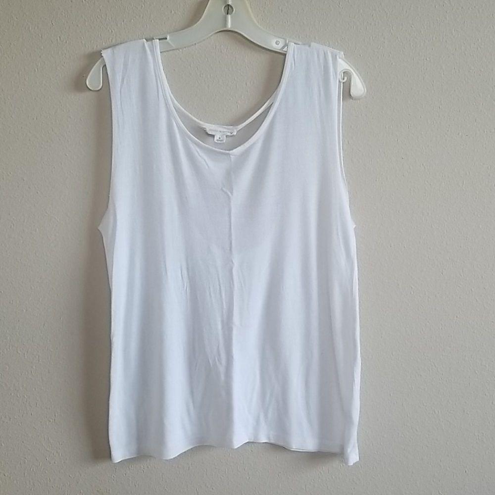 White scoop neck tank